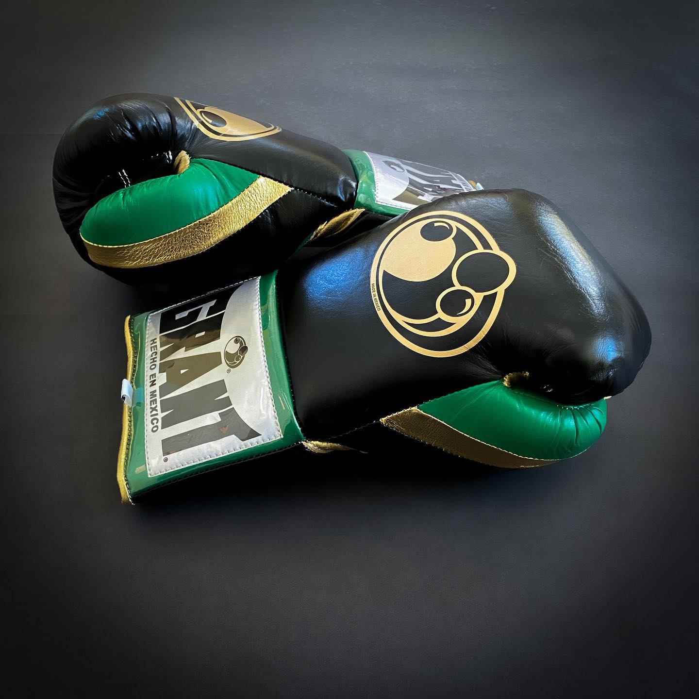 Customizable boxing glove, High Quality COPIES of Branded Gloves Black/Green