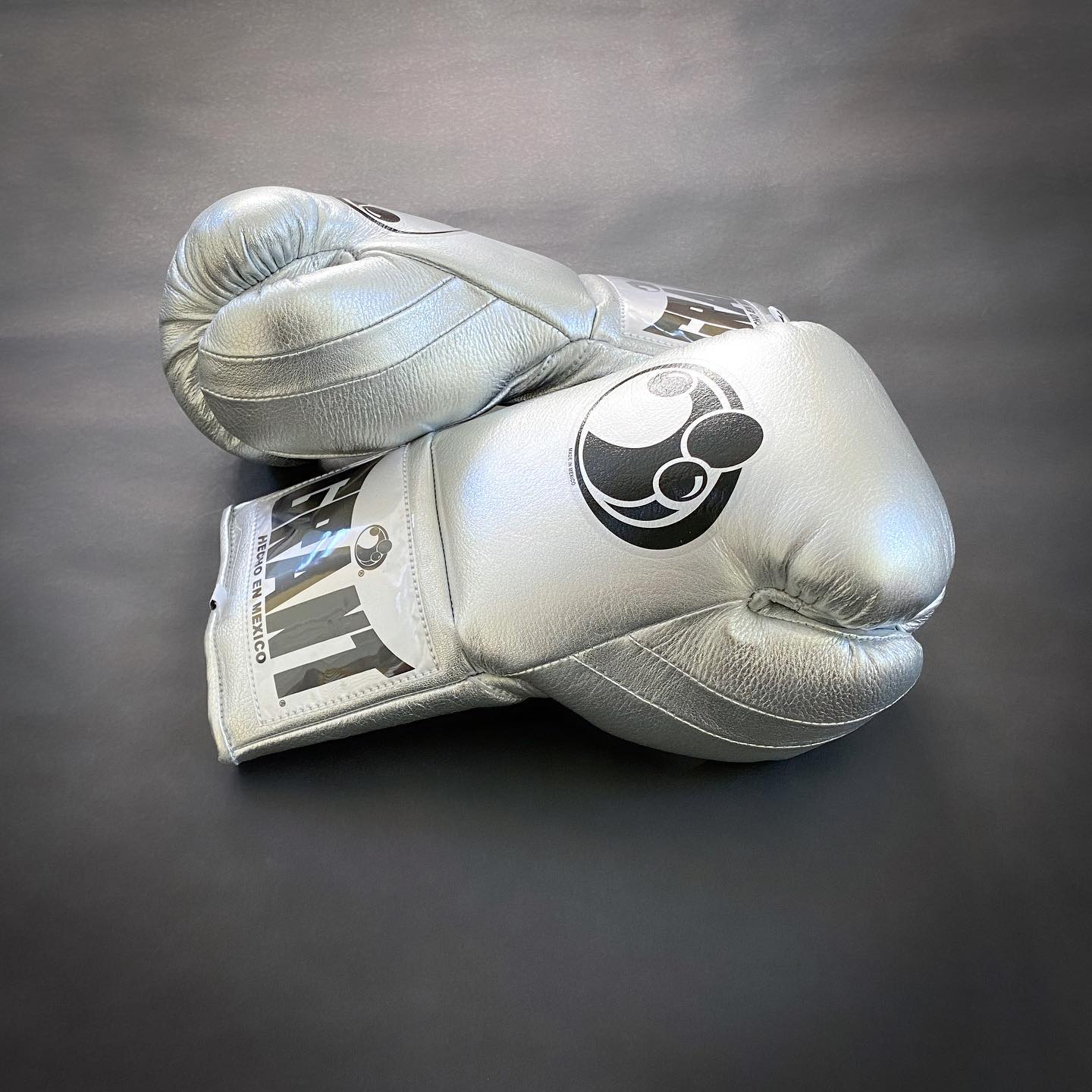 Customizable boxing glove, High Quality COPIES of Branded Gloves Silver