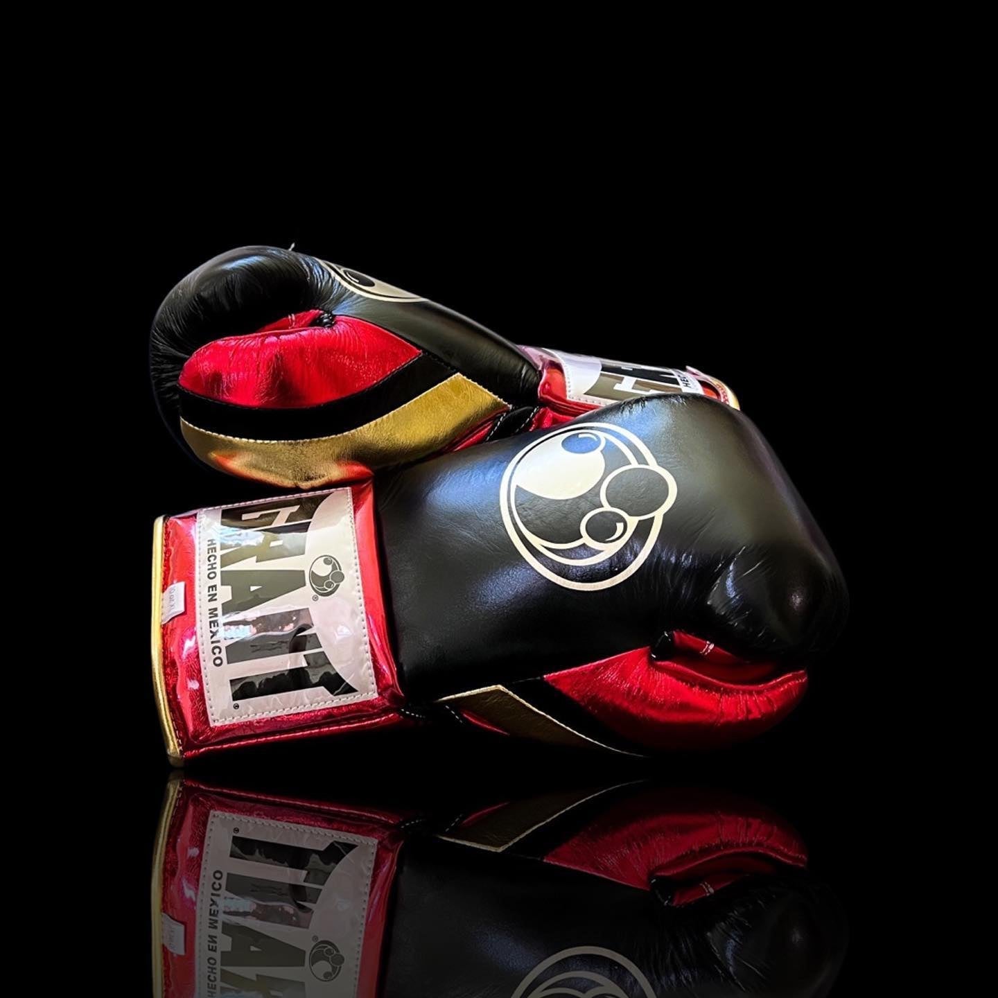 Customizable boxing glove, High Quality COPIES of Branded Gloves Black/Red